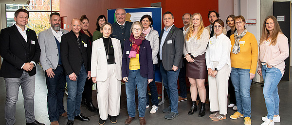 Gruppenfoto Fachtag 50 Jahre Psychiatrie-Enquete am BKR (medbo | Katharina Tenberg-Holzer) Gruppenfoto Fachtag 50 Jahre Psychiatrie-Enquete am BKR (medbo | Katharina Tenberg-Holzer)